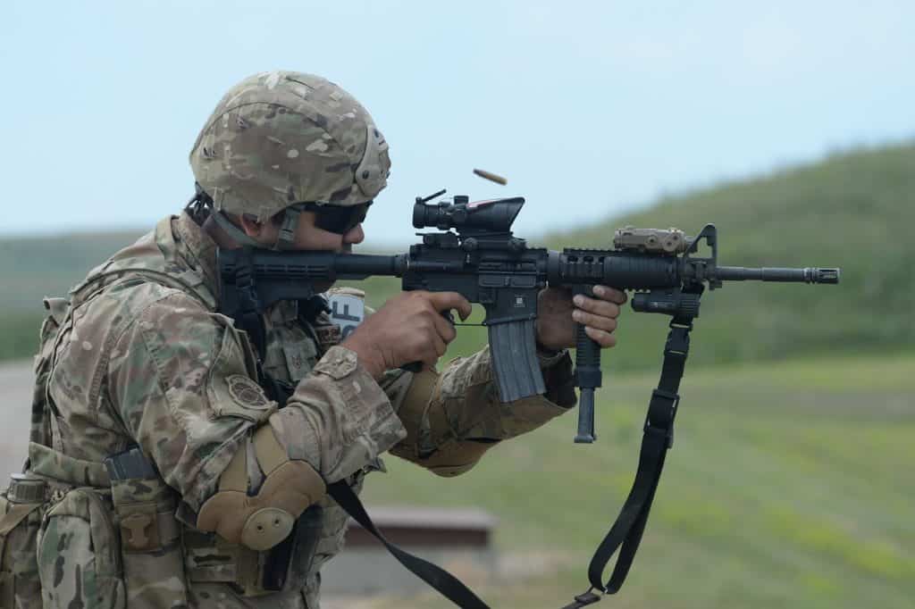 צבאי